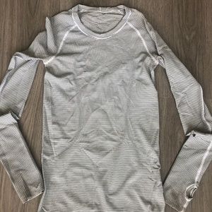 Lululemon Size 4 Long Sleeve Swiftly Tech